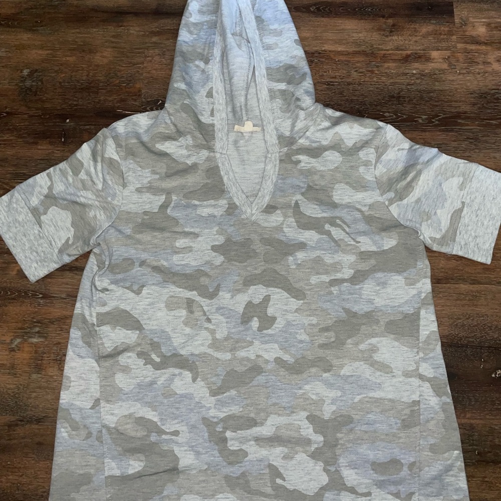 Jane & Delancey Hooded Tee sz L